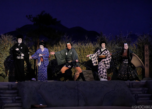 ▲From left, Kataoka Nizaemon, Nakamura Jakuemon, Nakamura Shikan, <br>Kamimura Kichiya, Nakamura Ganjirō in 'REIGEN KAMEYAMA HOKO'.