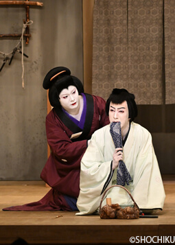 ▲From left, Nakamura Kangyoku, Onoe Ukon<br> in 'KANADEHON CHŪSHINGURA'.