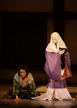 ▲From left, Nakamura Fukunosuke, Bandō Tamasaburō in 'DOKURONI'.