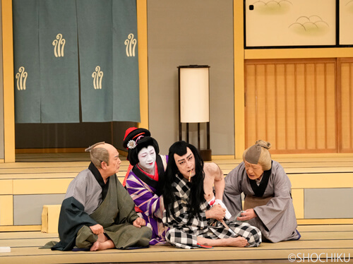 ▲From left, Nakamura Karoku, Nakamura Kazutarō, Kataoka Nizaemon, <br> Nakamura Baika in 'YOSHITSUNE SENBON ZAKURA'.