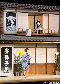 ▲From left, Matsumoto Kōshirō, Nakamura Jakuemon <br>in 'IPPON GATANA DOHYŌ IRI'.