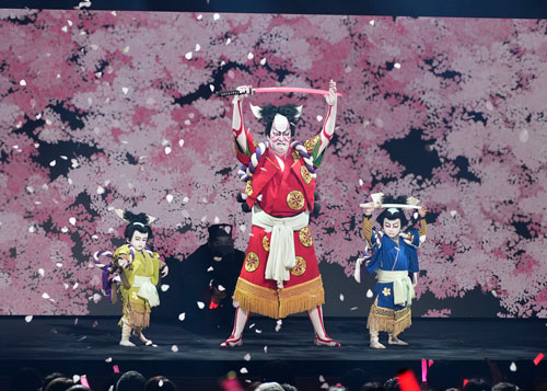 ▲From left, Ogawa Natsuki, Nakamura Shidō, Ogawa Haruki<br> in 'Cho Kabuki Powered by NTT HANA KURABE SENBON ZAKURA'.