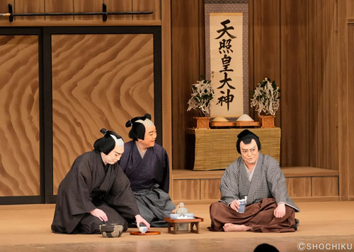 ▲From left, Bandō Kamezō, Ichikawa Seiko,<br>Onoe Shōroku in 'TAWARABOSHI GENBA'.