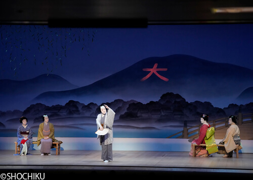 ▲From left, Nakamura Baika, Nakamura Utanosuke, Nakamura Shikan, <br>Nakamura Kotarō, Nakamura Hashinosuke in 'SHIKI'.