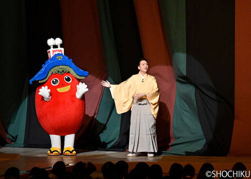 ▲Nakamura Yonekichi in 'HABAKARI NAGARA TEBIKI KŌJŌ'.