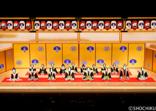 ▲Front row from left, Bandō Tamasaburō, Bandō Rakuzen,<br>Onoe Kikunosuke, Onoe Kikugorō VIII, Onoe Kikugorō VII, Onoe Shōroku,<br>Ichikawa Danjūrō, Nakamura Baigyoku in 'Shūmei Hirō KŌJŌ'.