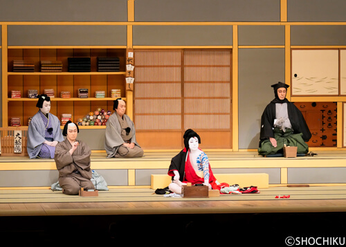 ▲From left, Nakamura Mantarō, Onoe Matsuya,<br>Nakamura Karoku, Onoe Kikugorō VIII, Ichikawa Danjūrō<br>in 'BENTEN MUSUME MEO NO SHIRANAMI'.