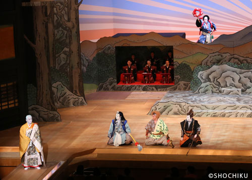 ▲From left, Kataoka Ainosuke, Nakamura Utanosuke, Nakamura Fukunosuke,<br>Nakamura Hashinosuke, Nakamura Kikaku in 'MUSŌ SAIYŪKI'.
