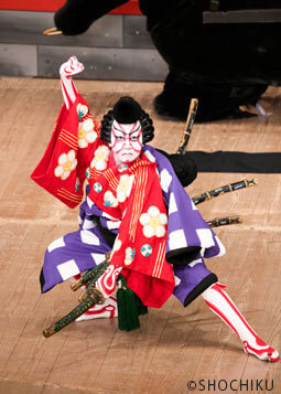 ▲Onoe Kikunosuke in 'SUGAWARA DENJU TENARAI KAGAMI'.