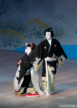 ▲From left, Ichikawa Danko, Ichikawa Somegorō<br>in 'CHŌ NO MICHIYUKI'.