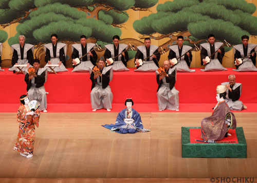 ▲From left, Onoe Kikunosuke, Nakamura Tokizō<br>in 'TSUCHIGUMO'.