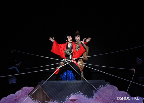 ▲In the front, Kataoka Ainosuke, In the back, Ichikawa Chūsha in 'LUPIN III'. <br>(ⒸMonkey Punch, ⒸSHOCHIKU)