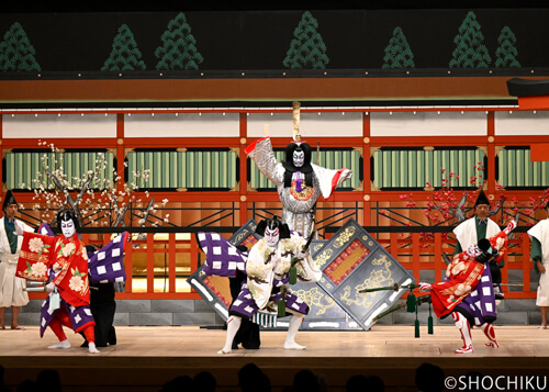 ▲From left,  Ōtani Hiromatsu, Ichikawa Kudanji, Kataoka Ichizō,<br> Nakamura Toranosuke in 'SUGAWARA DENJU TENARAI KAGAMI'. 