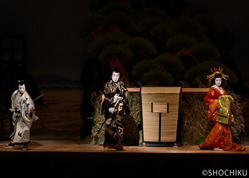 ▲From left, Nakamura Toranosuke, Ichikawa Danjurō,<br>Ōtani Hiromatsu in 'MIMASU SENDAI HAGI'. 