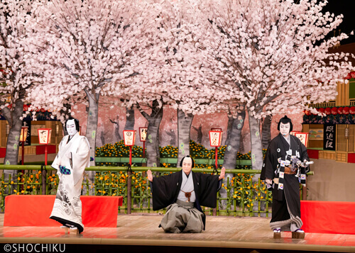 ▲From left, Kataoka Ainosuke, Matsumoto Kōshirō,<br>Onoe Shōroku in 'SOGA MOYŌ TATESHI NO GOSHOZOME'.