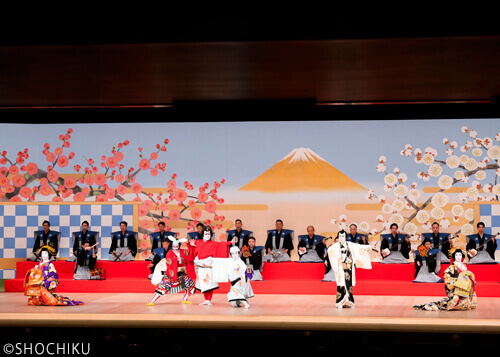 ▲From left, Nakamura Tamatarō, Nakamura Toranosuke,<br> Nakamura Mantarō, Nakamura Hashinosuke, Nakamura Karoku,<br> Nakamura Yonekichi in 'ATARU TOSHI IWAU HARUKOMA'.