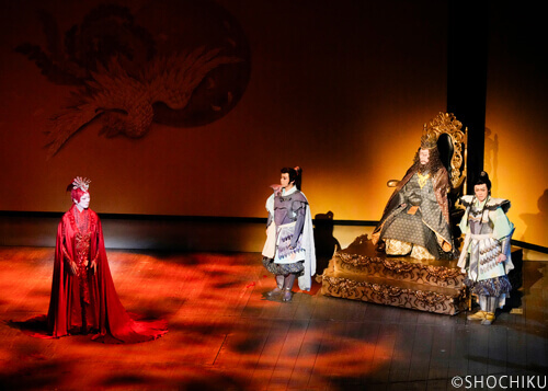 ▲From left, Bandō Tamasaburō, Onoe Sakon,<br> Ichikawa Chūsha, Ichikawa Somegorō in 'HI NO TORI'.