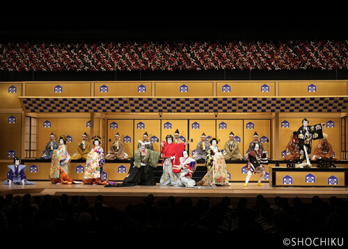 ▲From left, Onoe Kikunosuke, Nakamura Kamenojō,<br>Nakamura Kangyoku, Nakamura Ganjirō, Kataoka Ainosuke,<br>Kataoka Takatarō, Nakamura Senjaku, Nakamura Toranosuke,<br>Nakamura Baigyoku in 'KOTOBUKI SOGA NO TAIMEN'. 