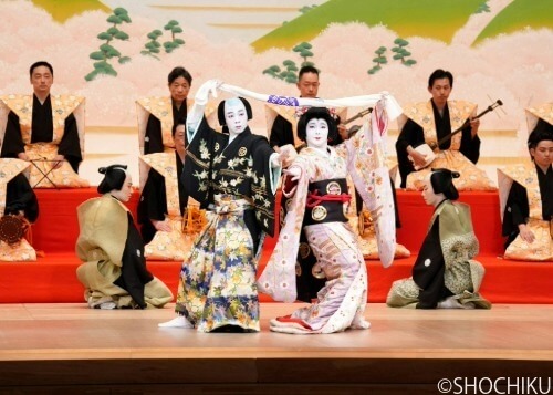 ▲From left, Onoe Sakon, Nakamura Kangyoku in 'MEOTO DŌJŌJI'.