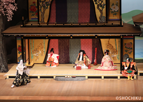▲From left, Kataoka Ainosuke, Nakamura Ganjirō, Nakamura Kikaku <br>in 'GION SAIREI SHINKŌKI'.