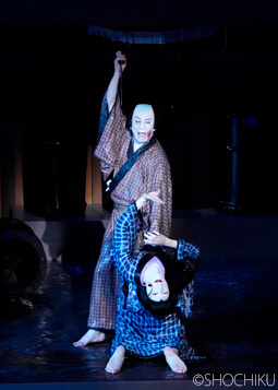 ▲In the back row, Matsumoto Kōshirō, in the front row,<br> Bandō Shingo in 'ONNA GOROSHI ABURA NO JIGOKU' (Program A).