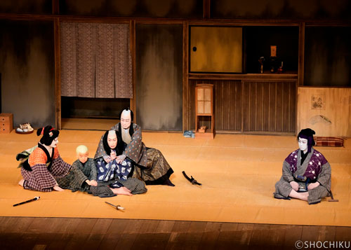 ▲From left, Nakamura Kangyoku, Nakamura Tanetarō, Bandō Minosuke, <br>Nakamura Matagorō, Nakamura Mantarō<br> in 'KAGAMIYAMA GONICHI NO IWAFUJI'.  (Program A)
