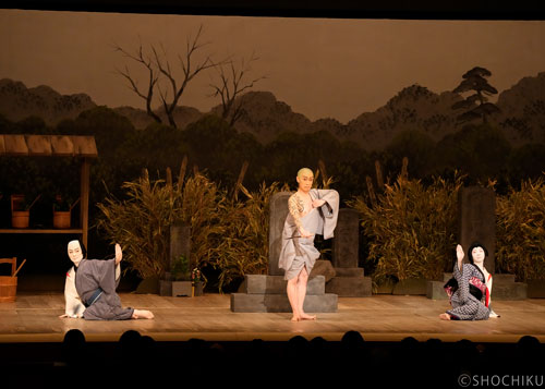 ▲From left, Ichikawa Somegorō, Bandō Minosuke,<br> Onoe Sakon in 'SANNIN KICHISA TOMOE NO SHIRANAMI'.  (Program B)