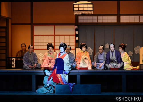 ▲From left, Nakamura Kazutarō, Onoe Ukon<br>in 'SONEZAKI SHINJŪ MONOGATARI'. (Pine Program)