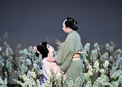 ▲From left, Onoe Ukon, Nakamura Kazutarō<br>in 'SONEZAKI SHINJŪ MONOGATARI'. (Pine Program)