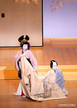 ▲ From left, Nakamura Kazutarō, Nakamura Toranosuke <br> in 'YŪGIRI NAGORI NO SHŌGATSU'.