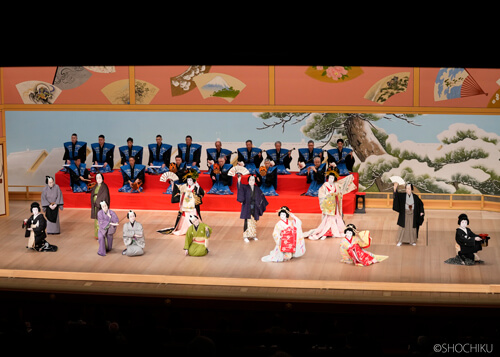 ▲ In the front row from left, Nakamura Baika, Nakamura Utanosuke<br> Nakamura Fukunosuke, Nakamura Hashinosuke, <br>Nakamura Kangyoku, Nakamura Tamatarō, Nakamura Kamenojō.<br>In the back row from left, Nakamura Matsue, Nakamura Shikan, <br>Nakamura Kaishun, Nakamura Baigyoku, Nakamura Fukusuke, <br>Nakamura Tōzō in 'KURUWA SANBASŌ'.