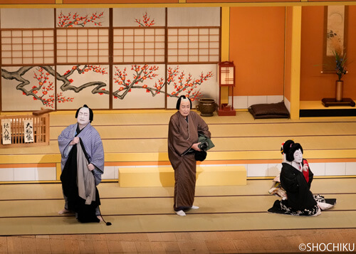 ▲ From left, Nakamura Ganjirō, Nakamura Karoku, Nakamura Senjaku <br> in 'KAWASHŌ'. (Program A)