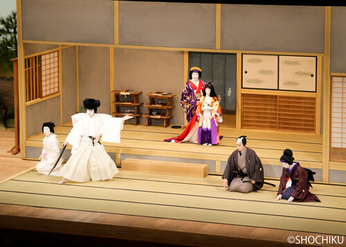 ▲ From left, Kataoka Takatarō, Matsumoto Kōshirō, Ichikawa Komazō, <br> Nakamura Hayato, Nakamura Kazutarō in 'SUGAWARA DENJU TENARAI KAGAMI'. (Program B)