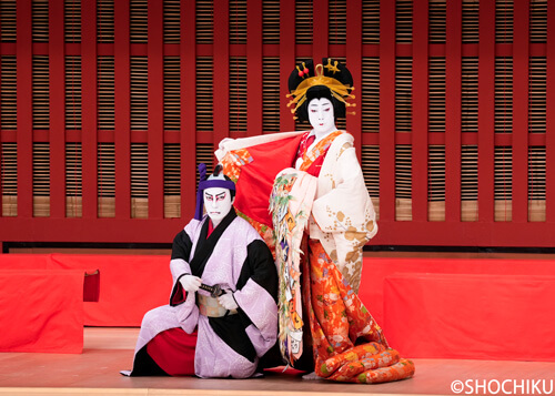 ▲ From left, Ichikawa Danjūrō, Onoe Kikugorō VIII<br>in 'SUKEROKU YUKARI NO EDO ZAKURA'. 