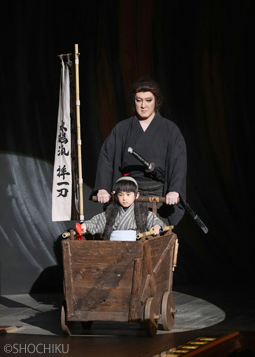 ▲ Front Nakamura Natsuki, Back Nakamura Shidō<br> in 'KOZURE ŌKAMI'.
