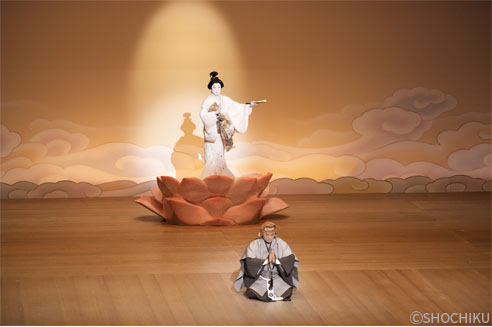 ▲ From left, Bandō Tamasaburō, Hanayagi Jusuke<br>in 'SHIGURE SAIGYŌ'.