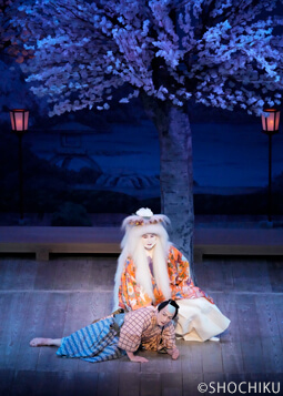 ▲ Front Nakamura Hayato, Back Onoe Matsuya <br>in 'OHAMA GOTEN TSUNATOYO-KYŌ'(Program B).
