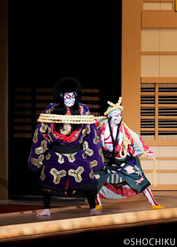 ▲ From left, Nakamura Fukunosuke, Nakamura Toranosuke <br>in 'KAMAHIGE'(Program A).