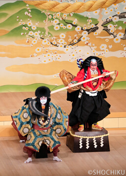 ▲ From left, Nakamura Takanosuke, Ichikawa Udanji <br>in 'KAMAHIGE'(Program B).
