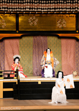 ▲ From left, Nakamura Jakuemon, Onoe Kikugorō VII,<br>Onoe Kikugorō VIII in 'YOSHITSUNE SENBON ZAKURA'.