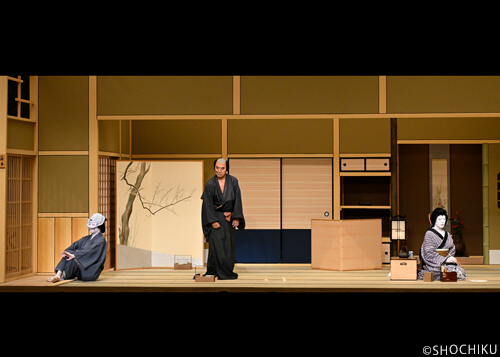 ▲ From left, Nakamura Toranosuke, Ichikawa Kudanji,<br>Ōtani Hiromatsu in 'YOWA NASAKE UKINA NO YOKOGUSHI'(Program A).
