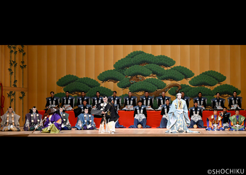 ▲ From left, Kataoka Ichizō, Nakamura Takanosuke, Nakamura Toranosuke,<br>Ichikawa Udanji, Ichikawa Danjūrō, Nakamura Baigyoku<br> in 'KANJINCHŌ'.