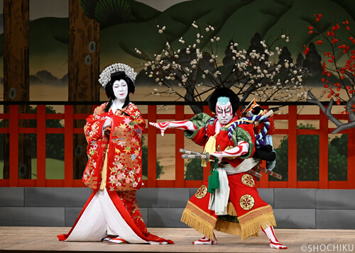 ▲ From left, Ōtani Hiromatsu, Nakamura Takanosuke<br>in 'YOSHITSUNE SENBON ZAKURA'.
