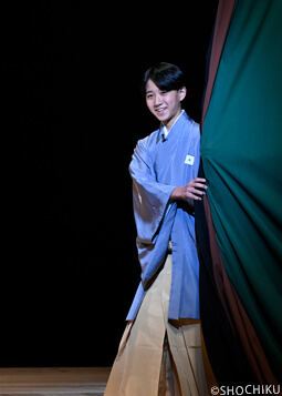 ▲ Ichikawa Shinnosuke in 'Stage Announcement'.