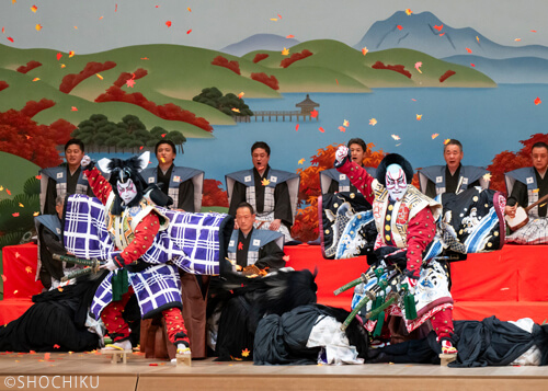 ▲ From left, Ichikawa Shinnosuke, Ichikawa Danjūrō<br>in 'ARAGOTO DAIRIKI TEN NO MUSŌ'.