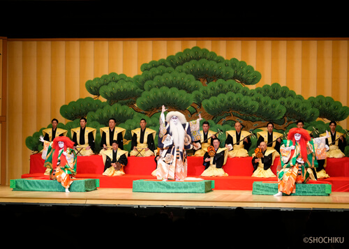 ▲ From left, Nakamura Chōzaburō, Nakamura Kankurō,<br>Nakamura Kantarō in 'RENJISHI'.