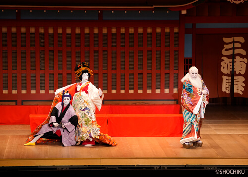 ▲ From left, Nakamura Kankurō, Nakamura Shichinosuke,<br>Nakamura Shikan in 'SUKEROKU KURUWA NO HATSU ZAKURA'.